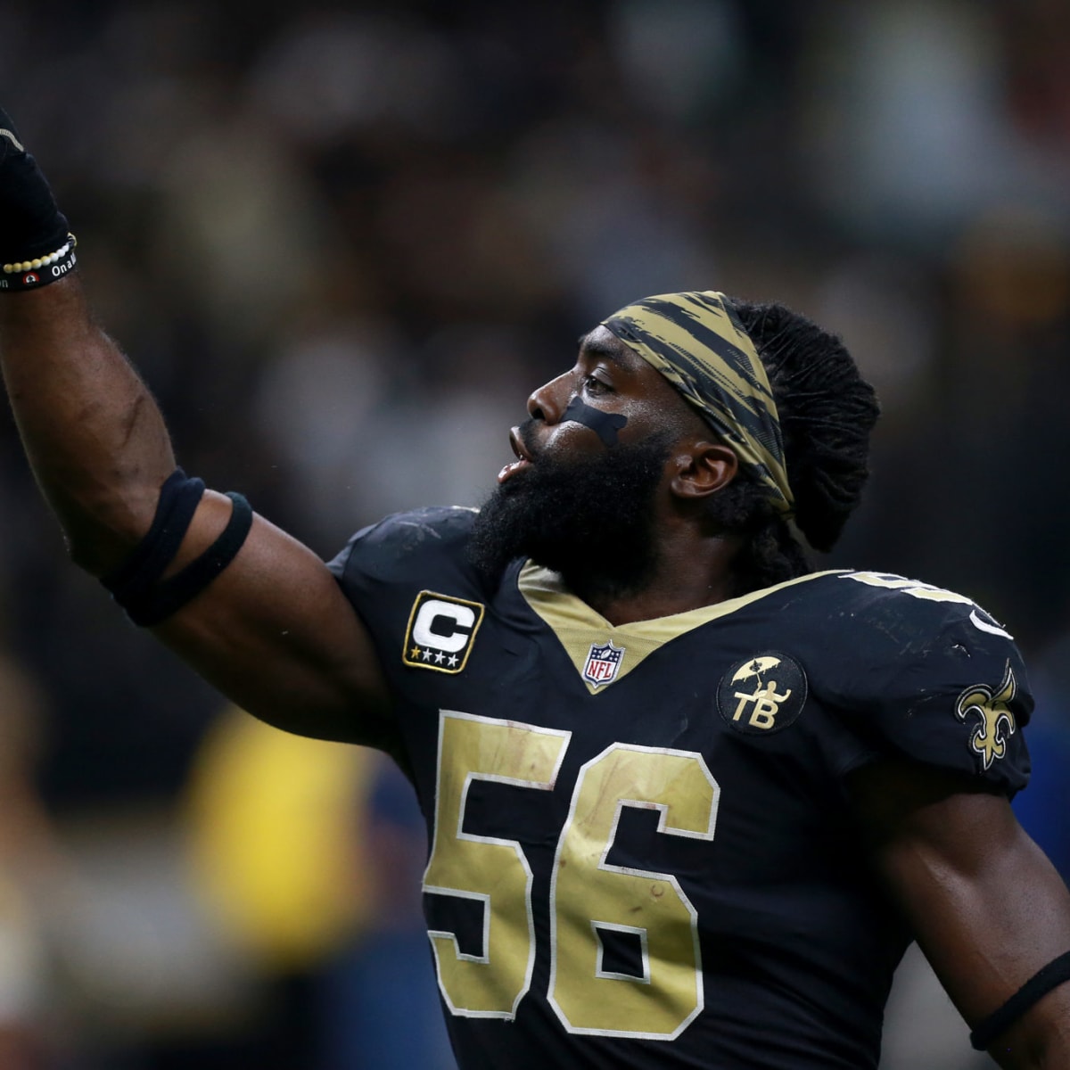 Demario Davis signs extension with Saints