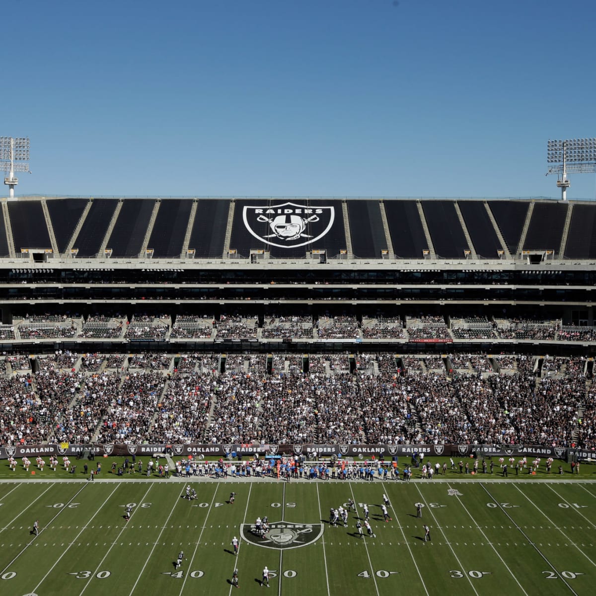 Raiders lose last game ever in Oakland, fans throw things