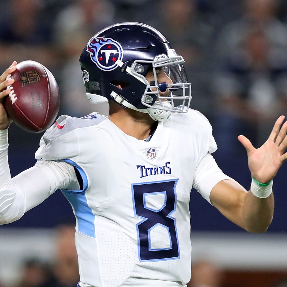 Tennessee Titans quarterback Marcus Mariota (8) looks to throw a