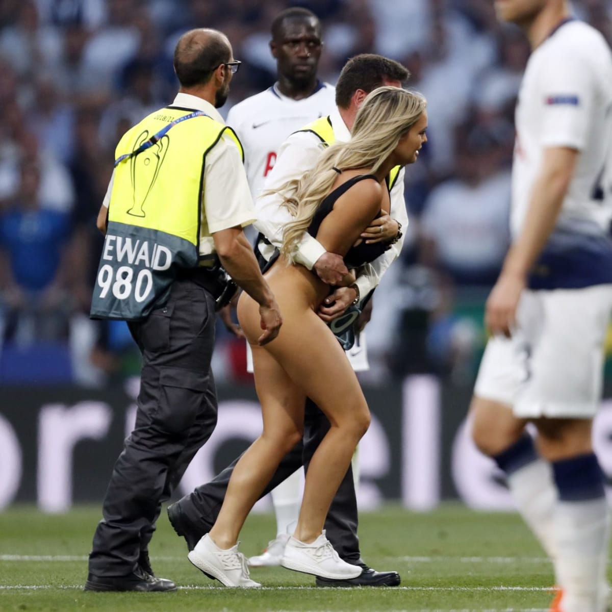 måske forsætlig folder The Russian Model Who Streaked Across The Field During The Champions League  Final Has Been Identified - The Spun: What's Trending In The Sports World  Today