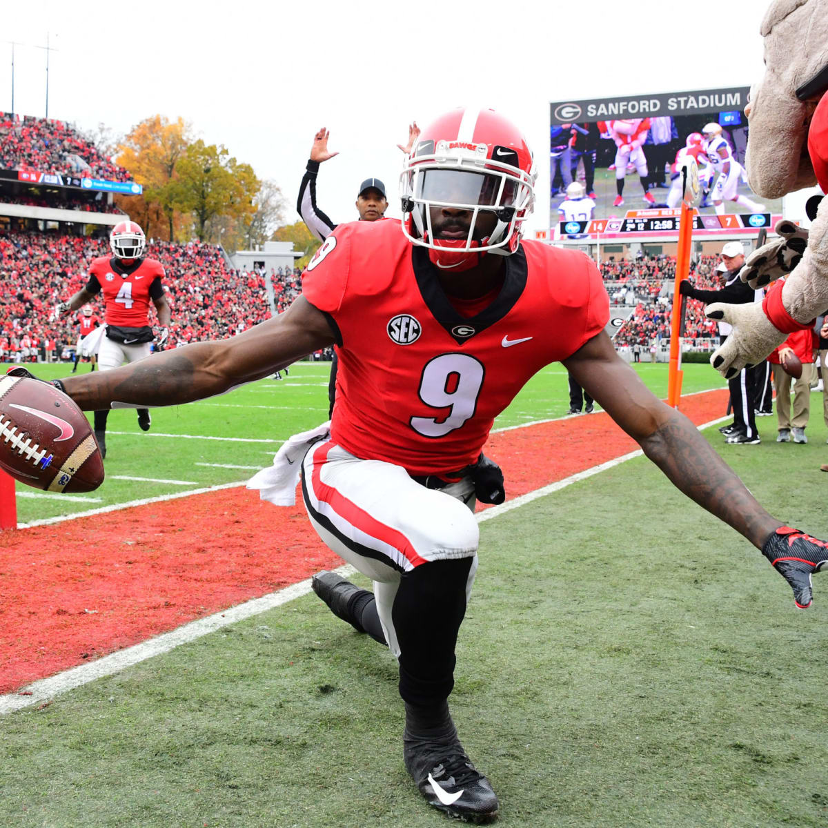 NFL World Reacts To The Mecole Hardman Decision News - The Spun