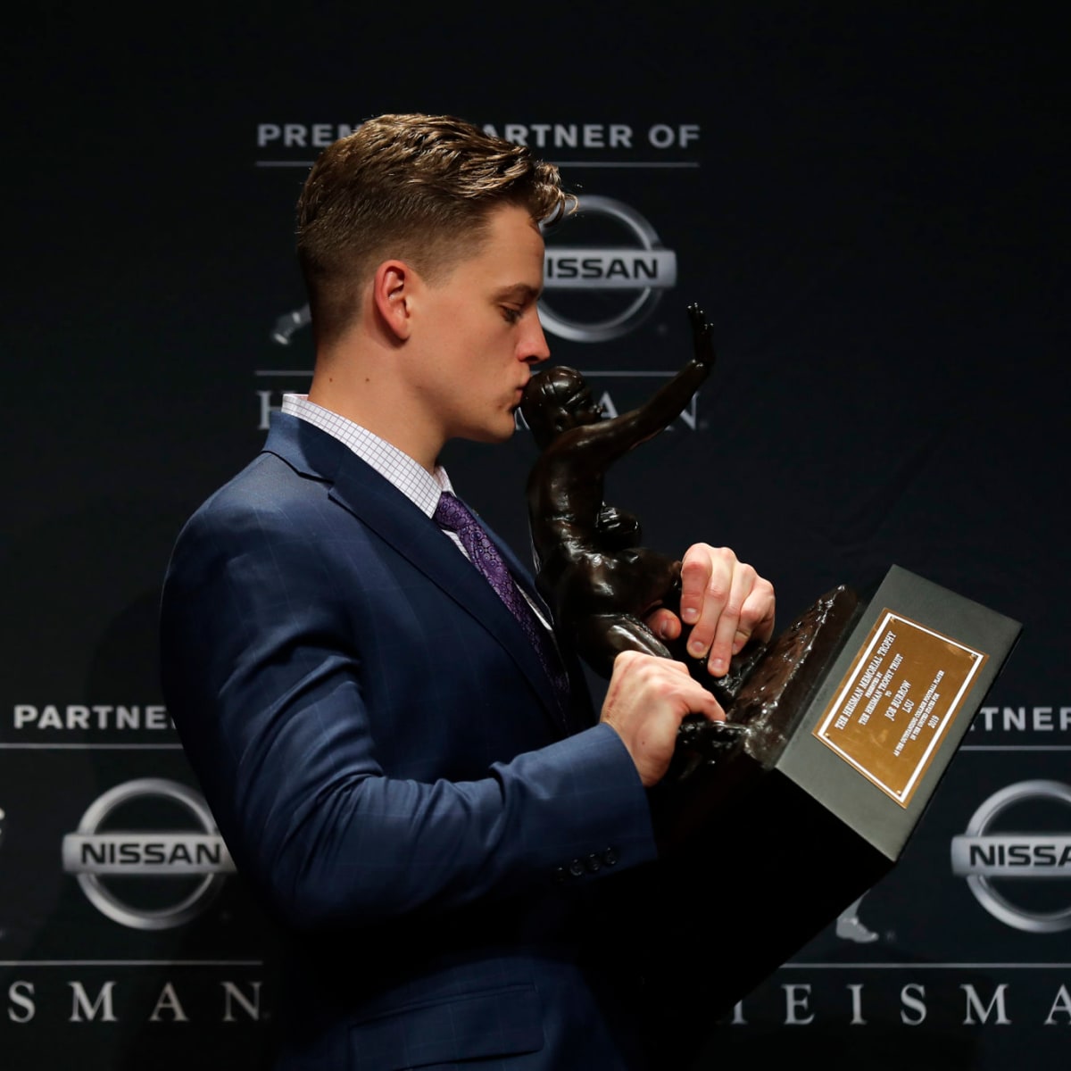 LSU QB Joe Burrow wins Heisman Trophy in landslide vote