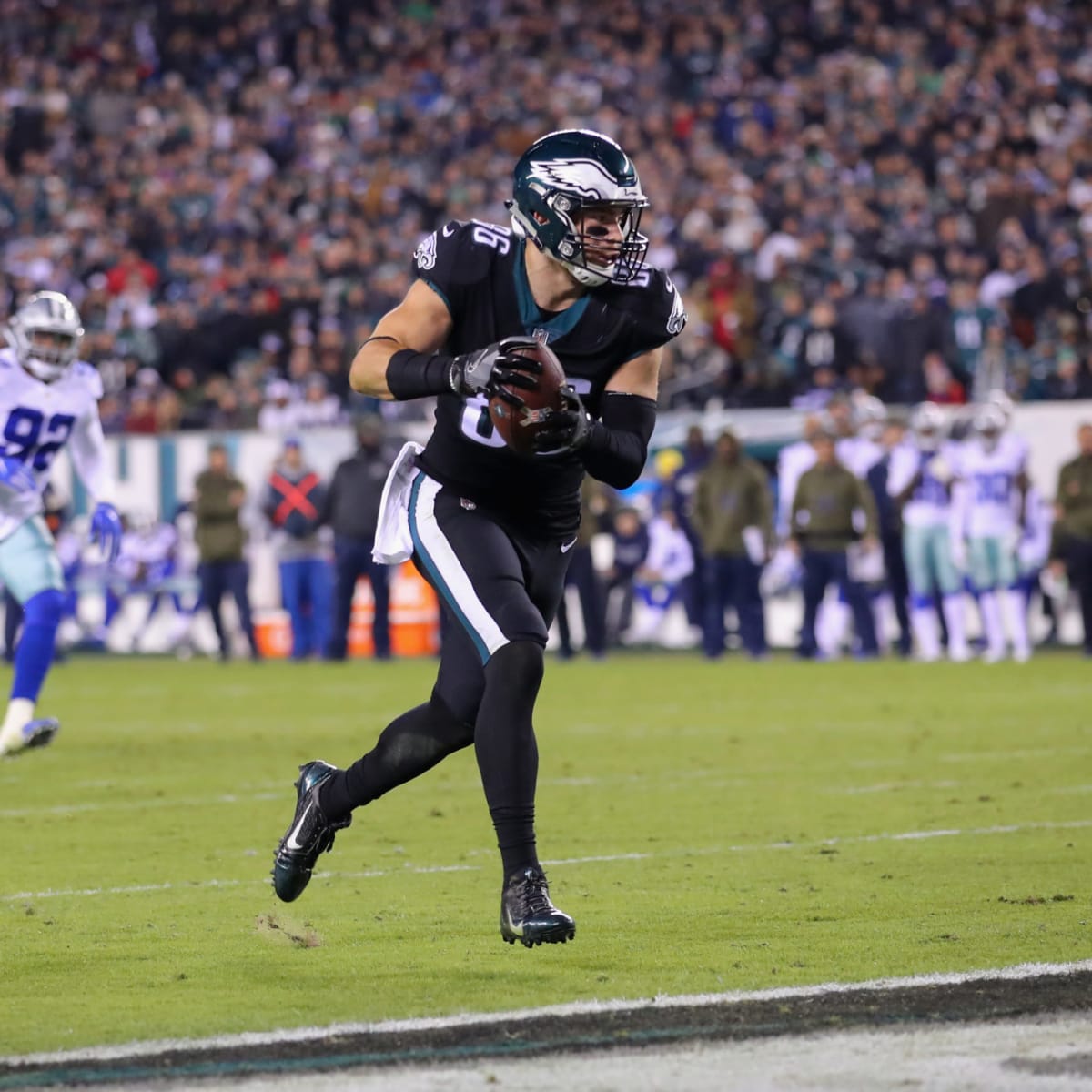 Eagles Have Reportedly Made A Decision On Zach Ertz - The Spun