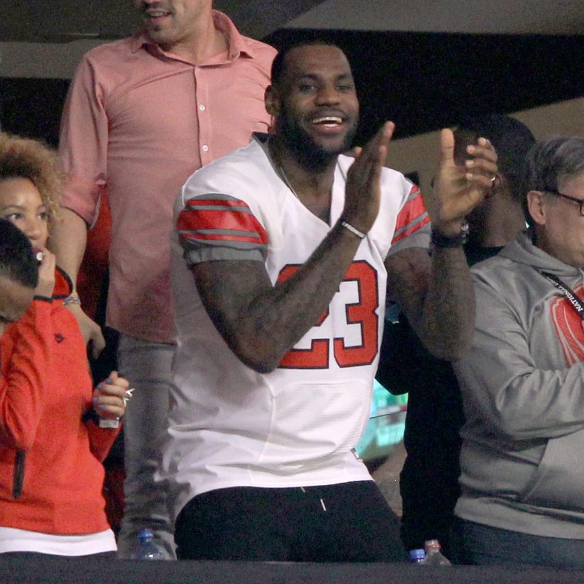 LeBron James gifts Ohio State football players Beats headphones