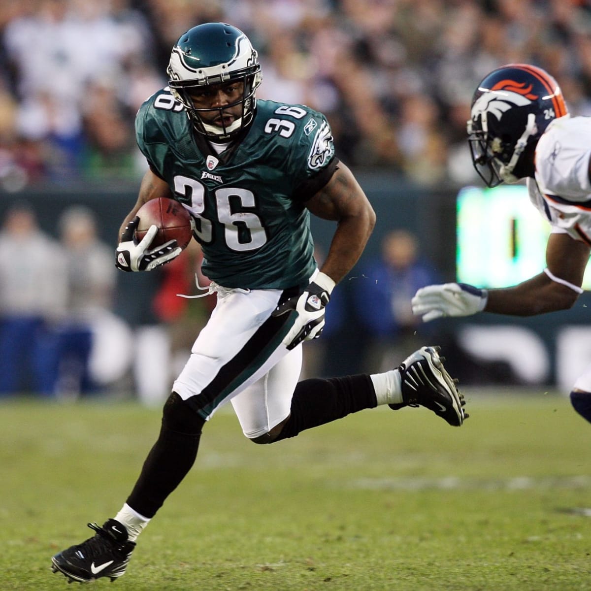 Philadelphia Eagles Brian Westbrook (36) runs for a 30 yard