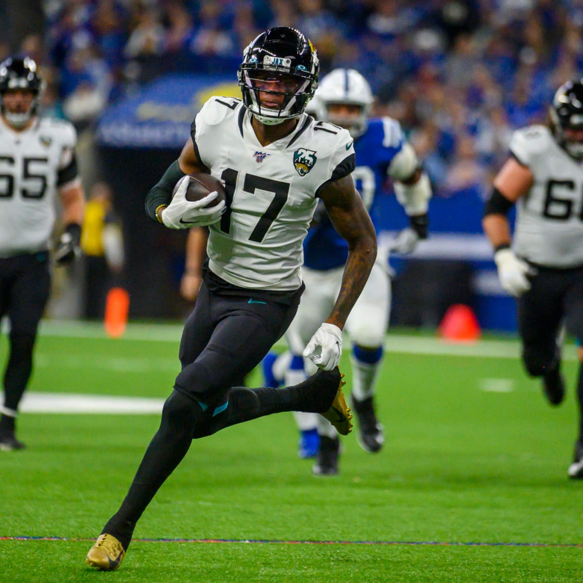 Jaguars Pro Bowl Wide Receiver Will Not Play Tonight - The Spun: What's  Trending In The Sports World Today
