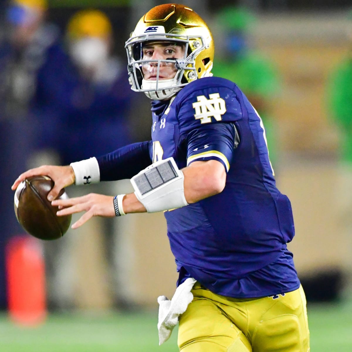 Ian Book Returning To Notre Dame For Unfinished Business //