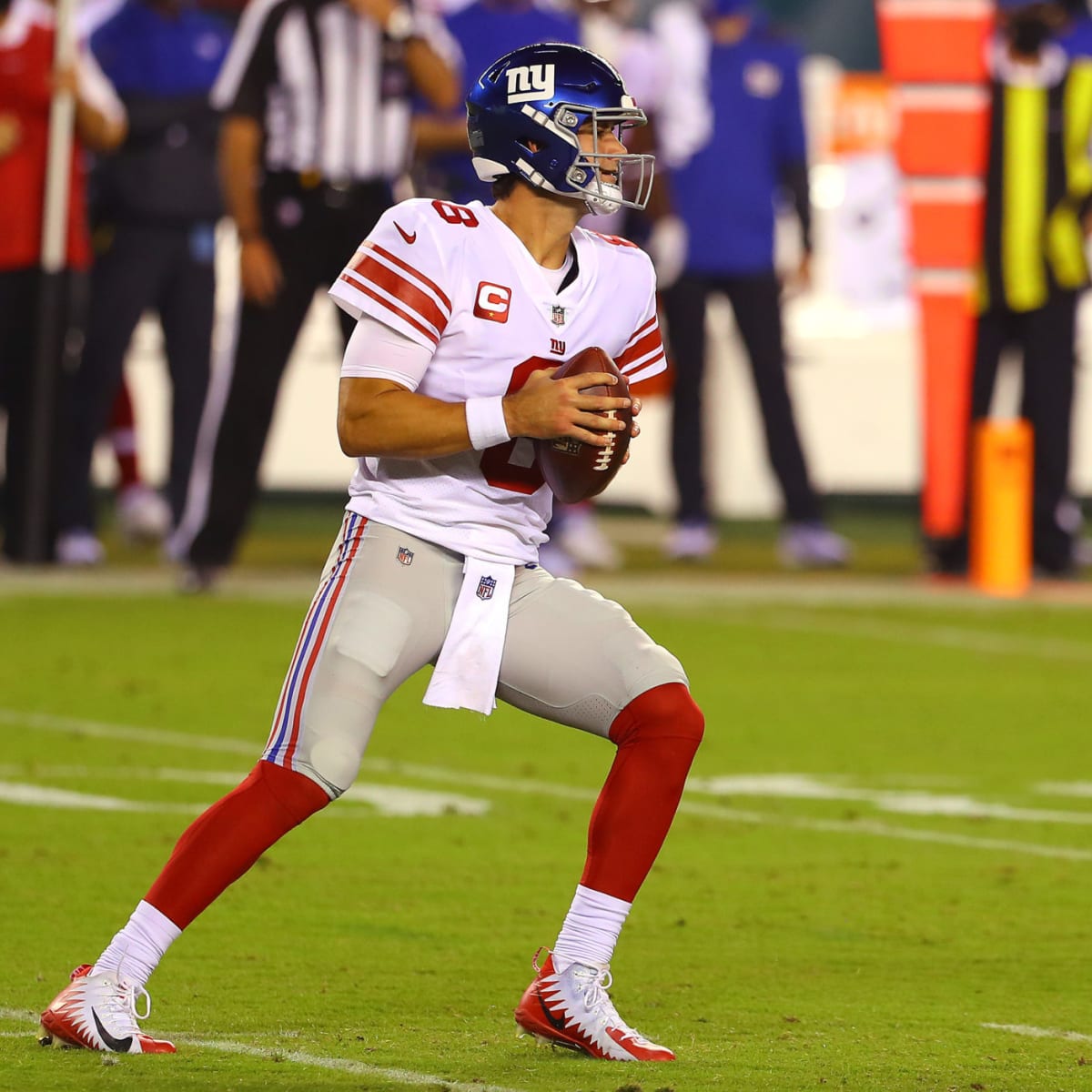 Giants' QB Daniel Jones suffered a neck injury and is OUT for the remainder  of the game.