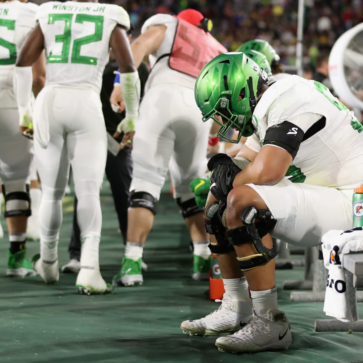 Oregon's Penei Sewell Training At Both LT, RT