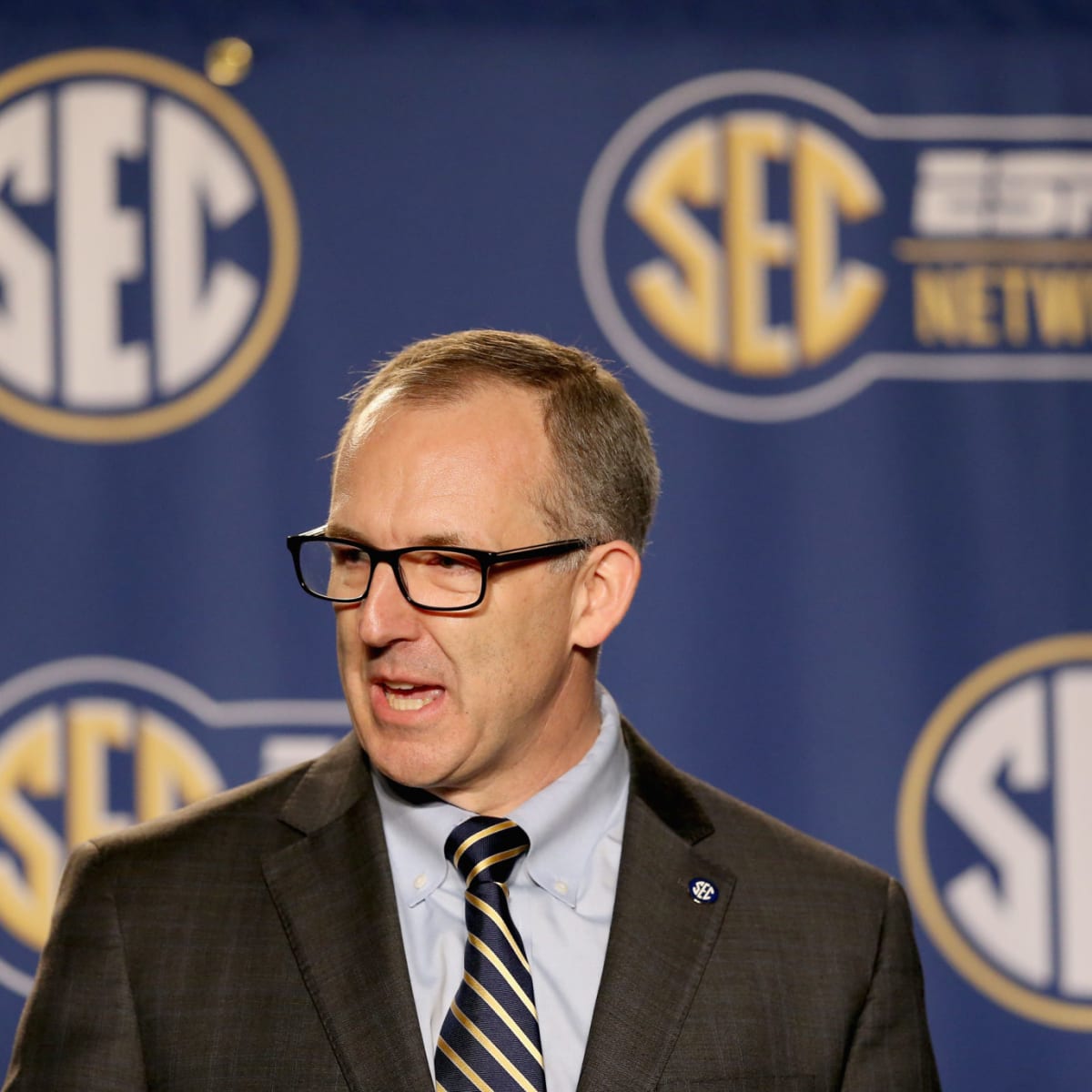 SEC Media Days 2023: Commissioner Greg Sankey honors Mike Leach by ditching  necktie 