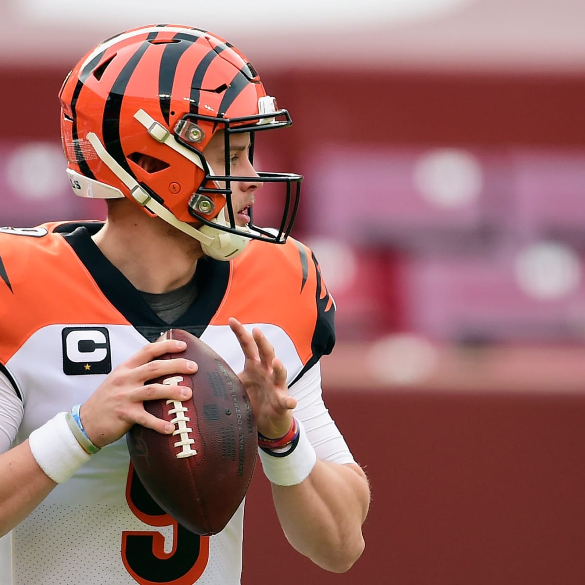 Reactions: Bengals quarterback Joe Burrow limps off field during