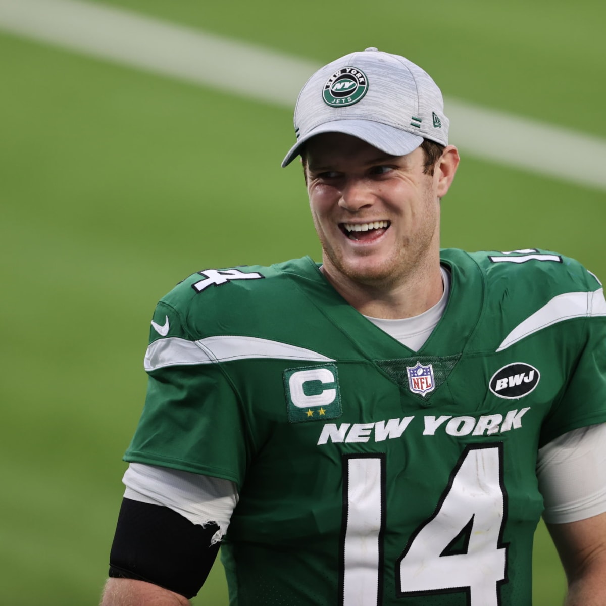 Former Jets OL: Sam Darnold Was Handicapped By Jets Offense - The Spun:  What's Trending In The Sports World Today