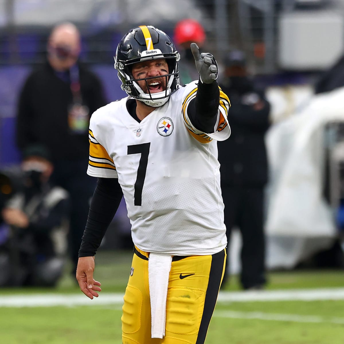 Steelers news: T.J. Watt's 1-word reaction, Ben Roethlisberger's retirement