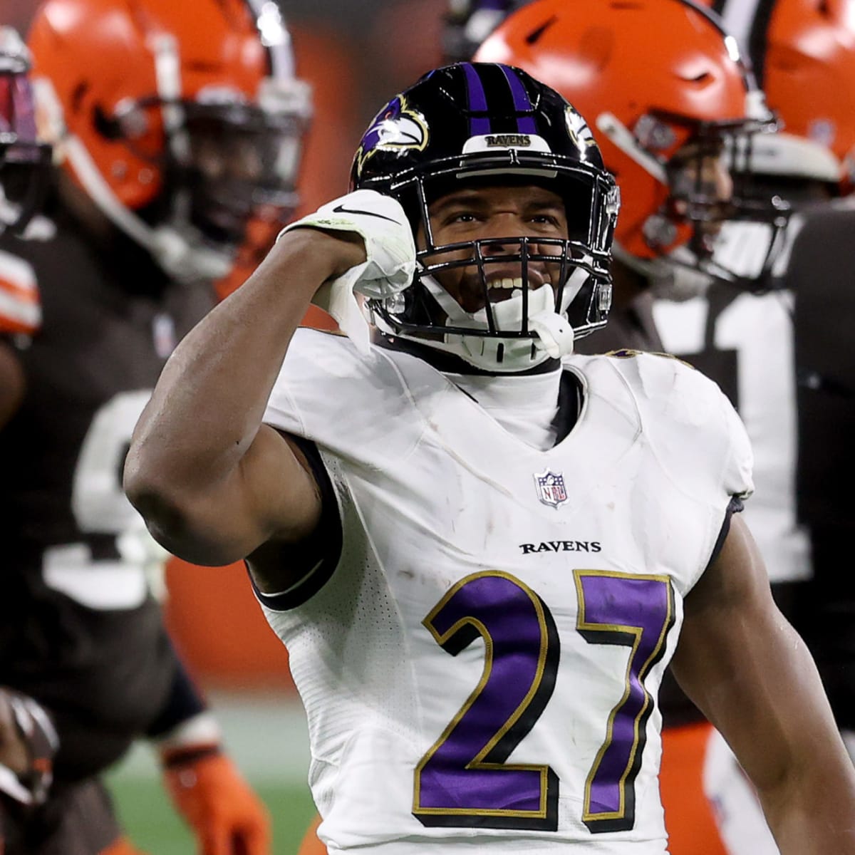 BALTIMORE, MD - OCTOBER 02: Baltimore Ravens running back J.K. Dobbins (27)  runs the ball for a touchdown during the Buffalo Bills versus Baltimore  Ravens NFL game at M&T Bank Stadium on