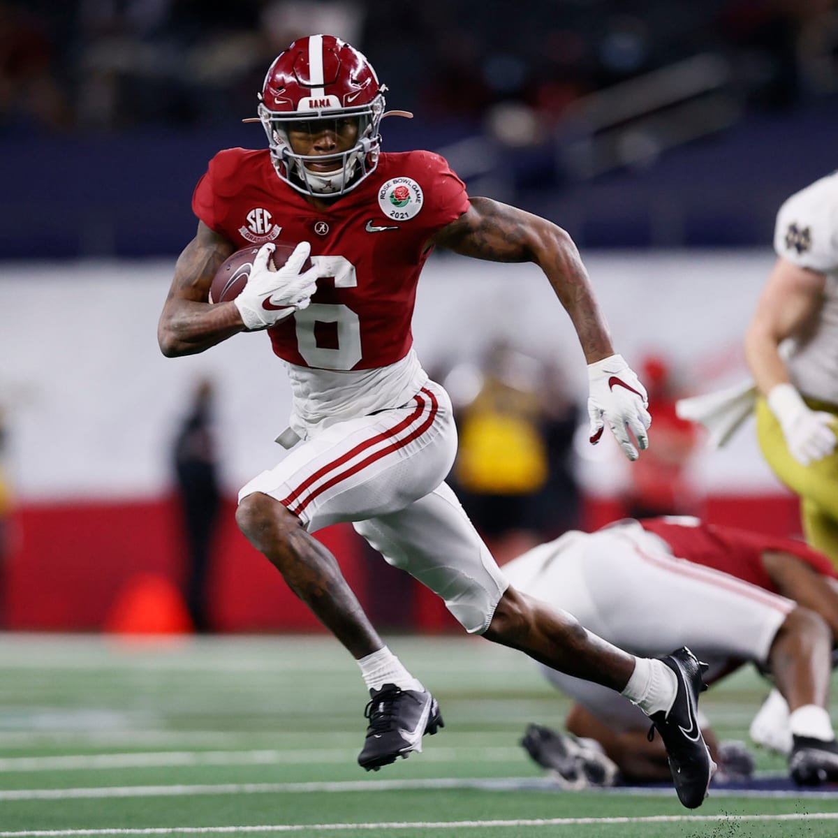 Eagles Acquire No. 10 From Cowboys, Select Alabama WR DeVonta Smith