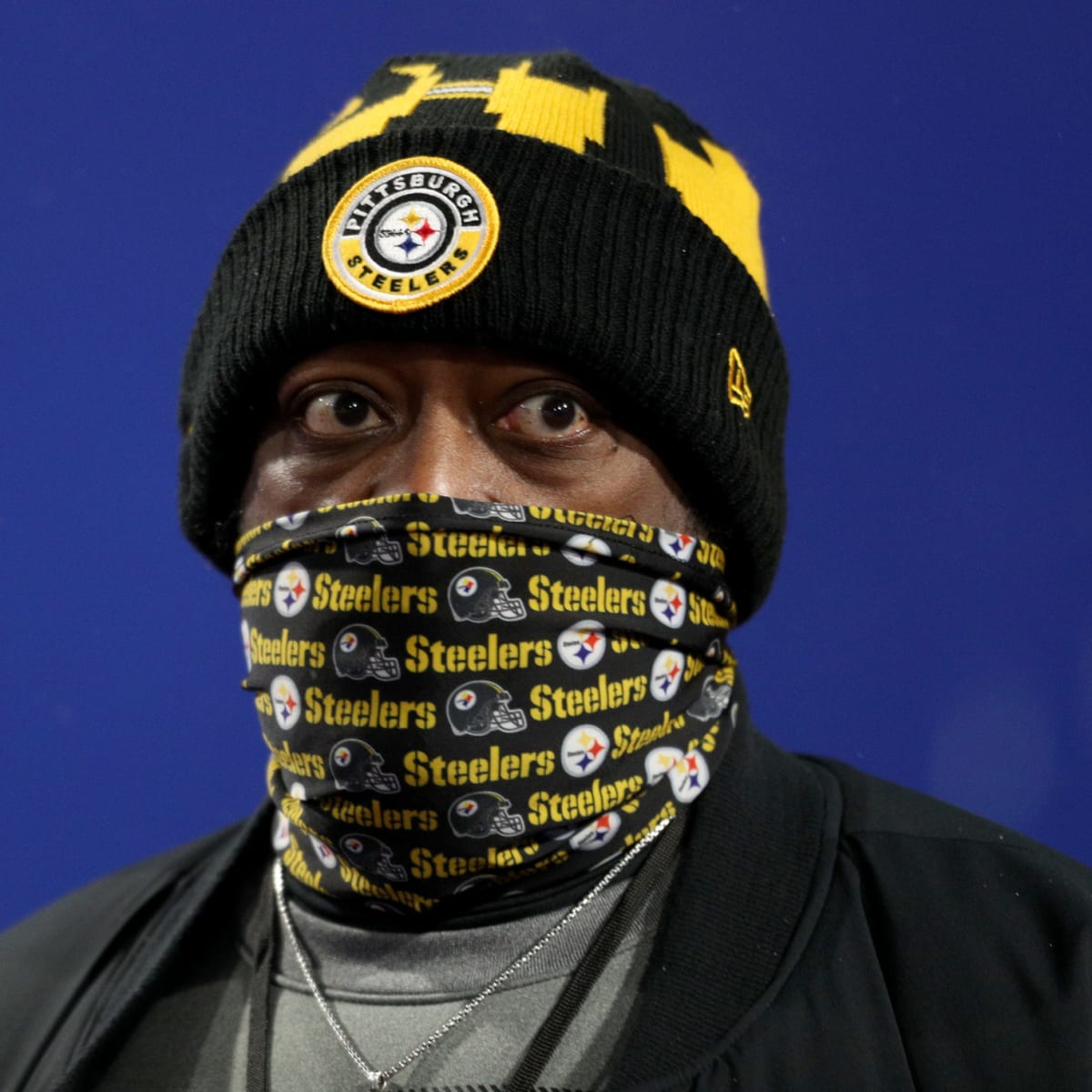 Cincinnati, OH, USA. 14th Oct, 2018. Pittsburgh Steelers head coach Mike  Tomlin reacts to cheering fans after winning a game between the Pittsburgh  Steelers and the Cincinnati Bengals at Paul Brown Stadium