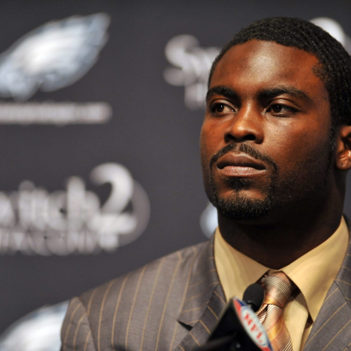 Michael Vick a QB at heart but doesn't mind limited role - Newsday