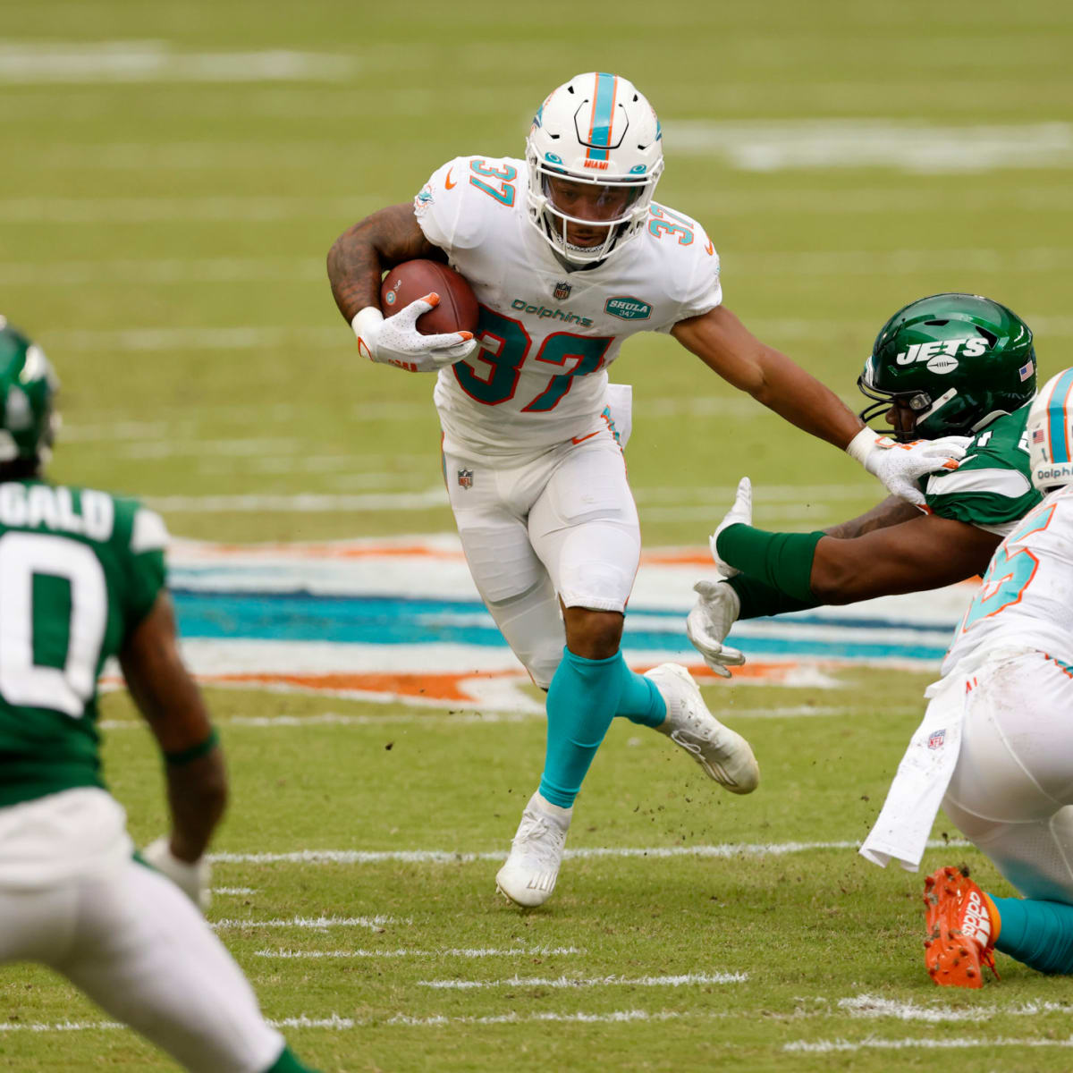 Miami Dolphins running back Myles Gaskin (37) runs with the ball