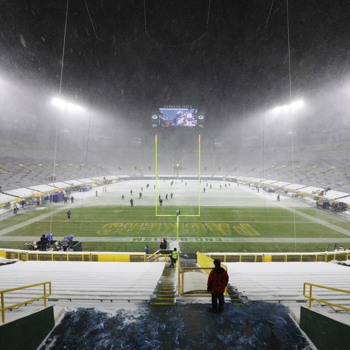 Photo: Fans At Tonight's Packers Snow Game Are Going Viral - The