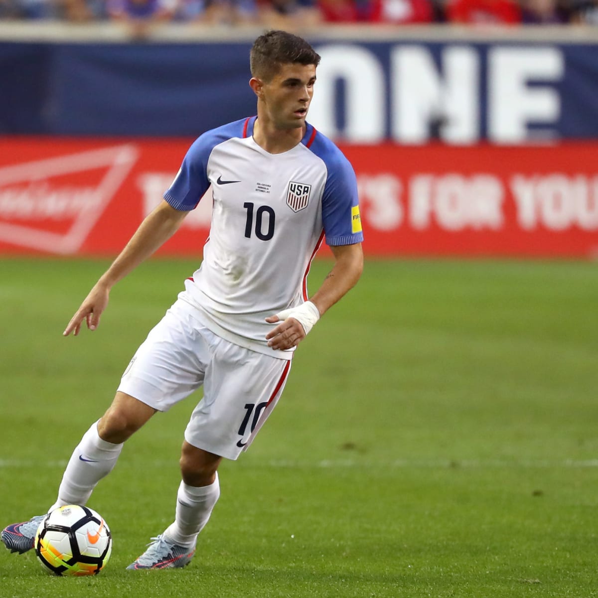 USMNT Only on X: Christian Pulisic rocking the Patrick Mahomes jersey 