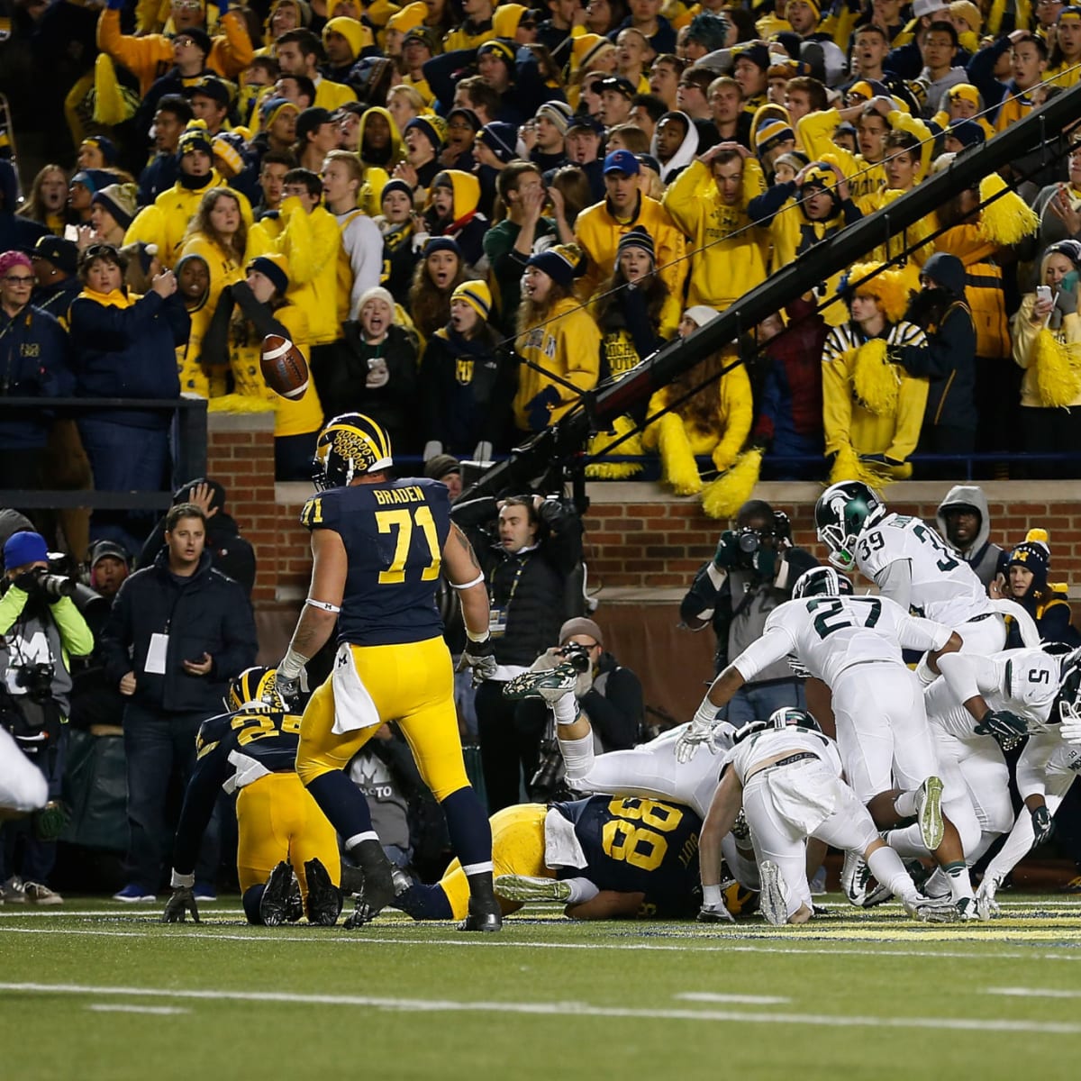 Michigan football steals all signs of hope from Spartans during emphatic  shutout victory in rivalry game