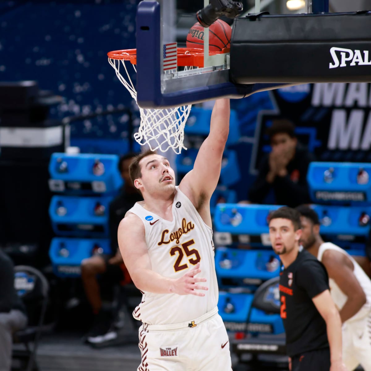 Kofi Cockburn Declares for NBA Draft After Storied Illinois Career - Stadium