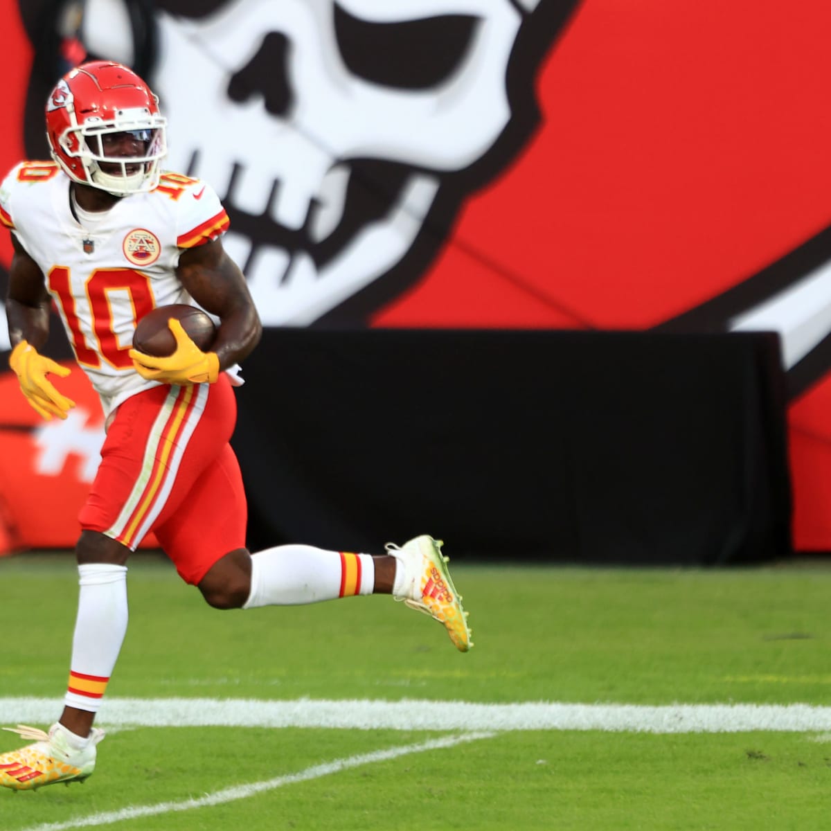 Tyreek Hill Wallpaper 12  Chiefs wallpaper, Kansas city chiefs