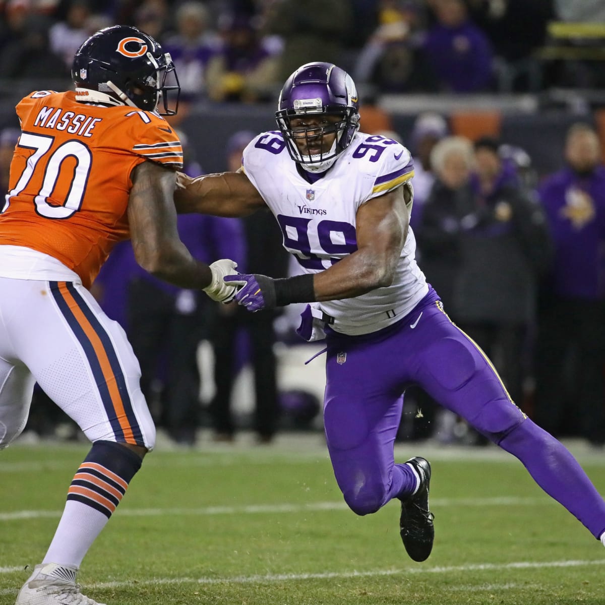 Hunter reports to camp; Contract still an issue for Vikings pass