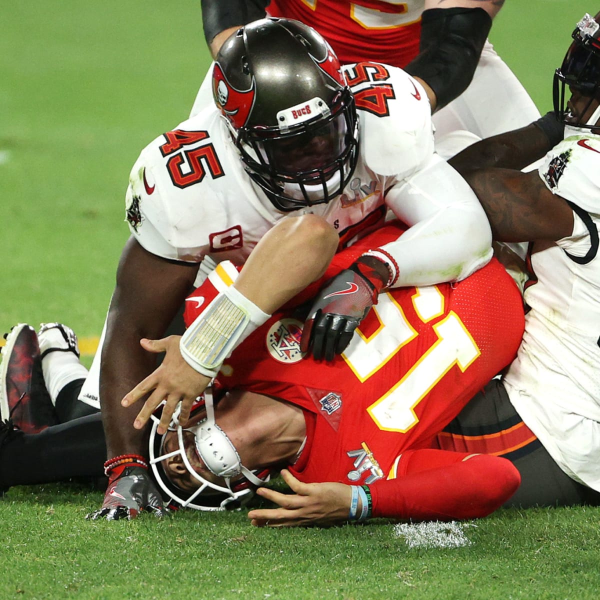 Buccaneers batter Patrick Mahomes in 31-9 Super Bowl blowout of