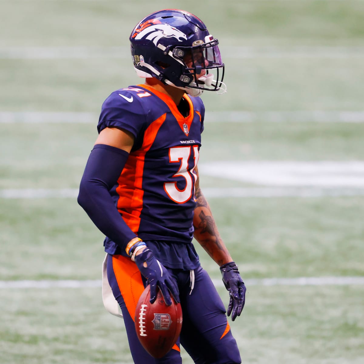 Broncos unveil retired numbers tribute in pregame ceremony