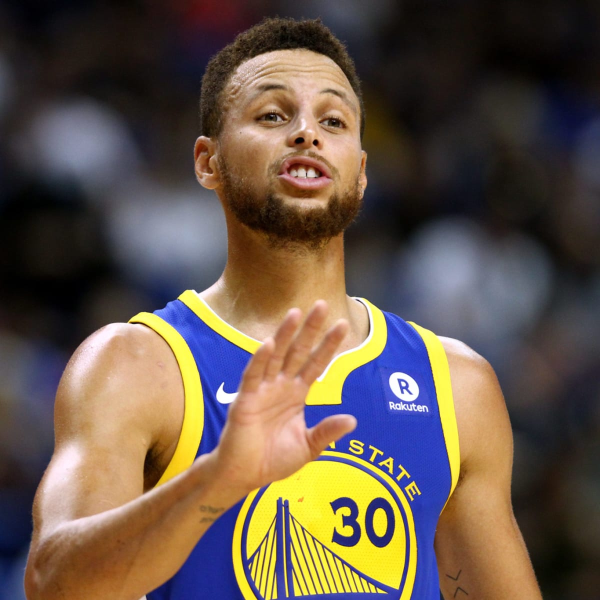 Warriors fans dress goat in Steph Curry jersey at parade