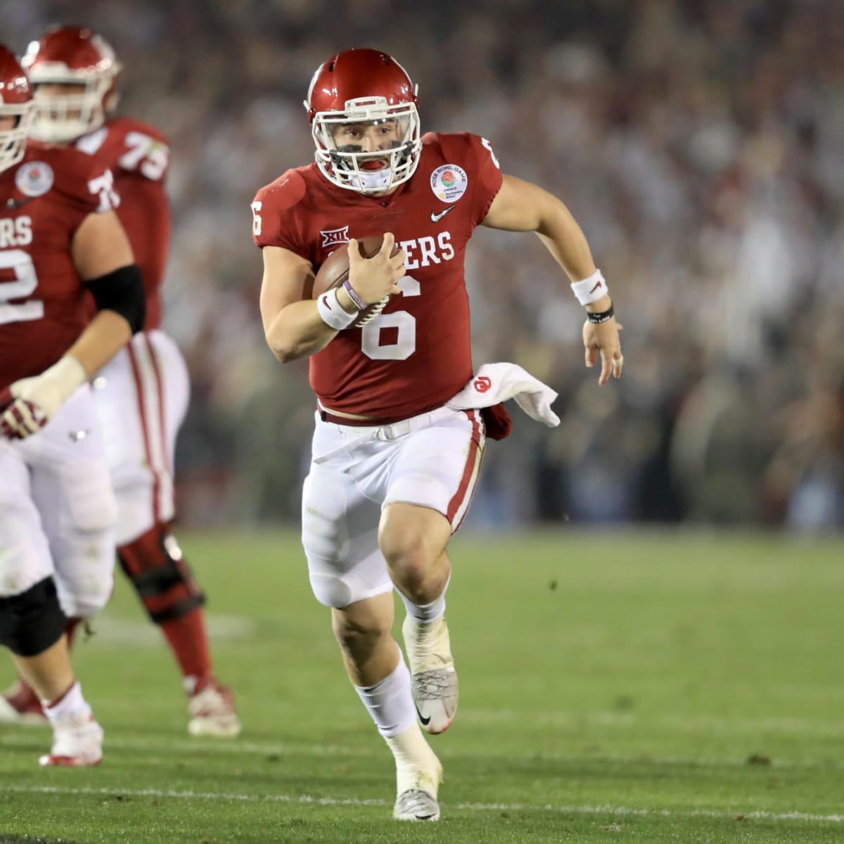 Oklahoma QB Baker Mayfield enters Rose Bowl with a 'Pretenders' sign