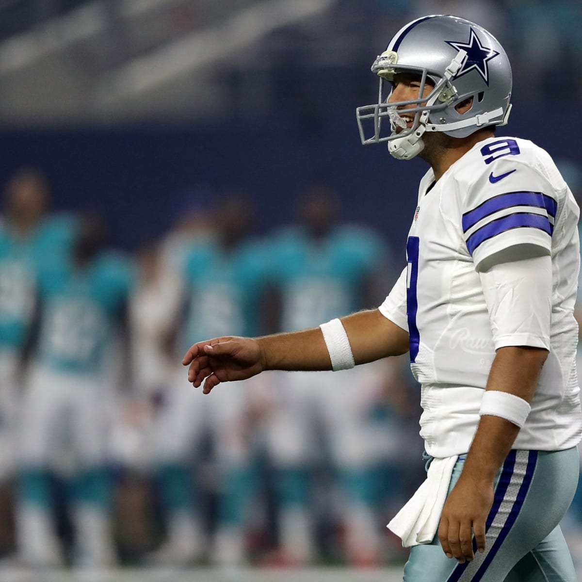 Tony Romo was doing great a few weeks ago. Now, the Cowboys don't know when  he'll be ready. Hmmmm. 