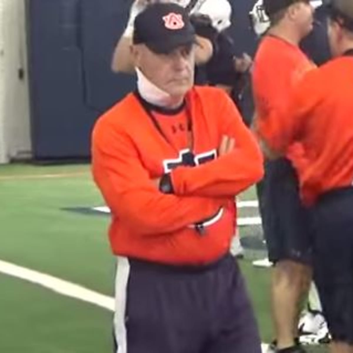 Video: Auburn Offensive Line Coach . Grimes At 1st Practice Days After  Cancer Surgery - The Spun: What's Trending In The Sports World Today