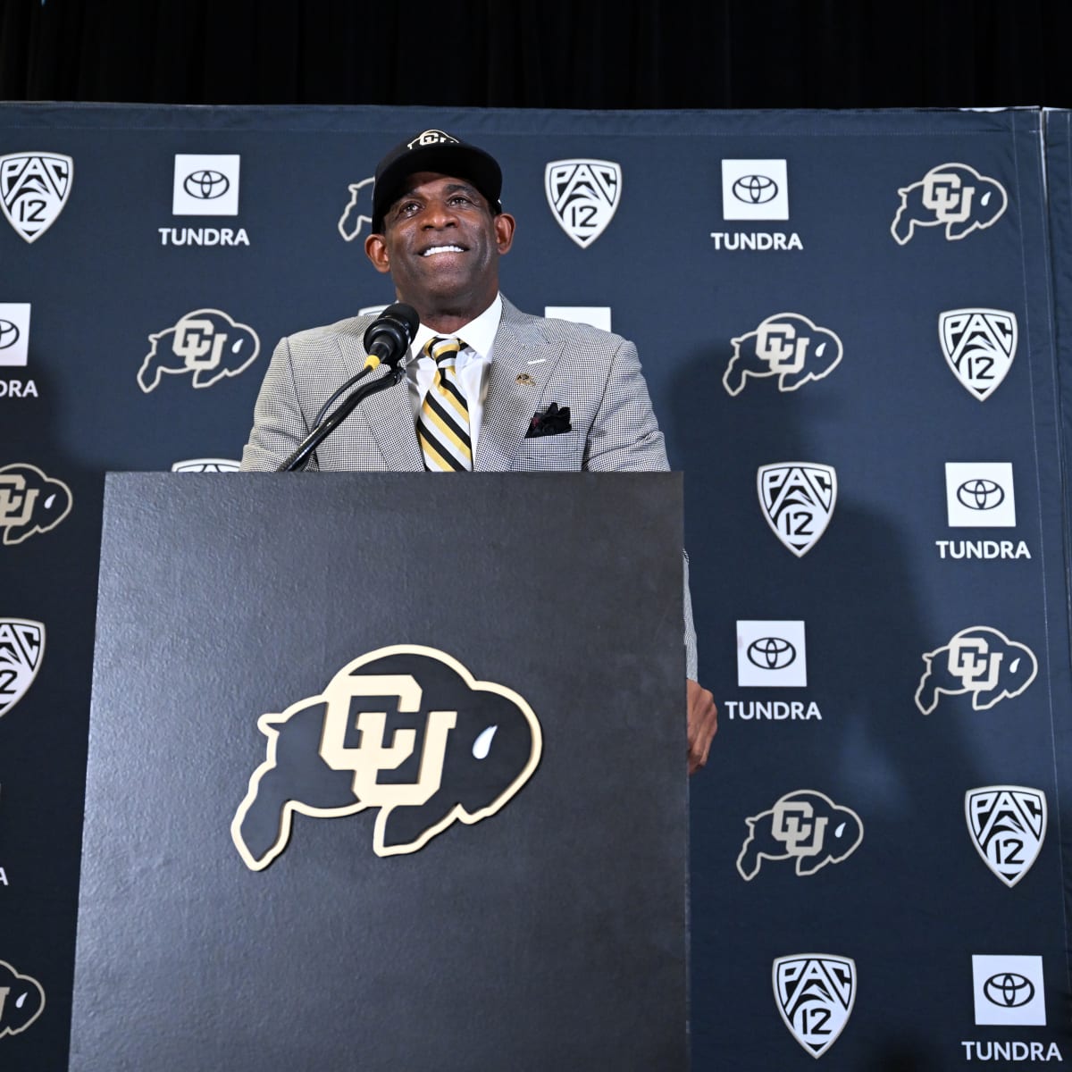 Deion Sanders says Willie Taggart to join his Colorado staff