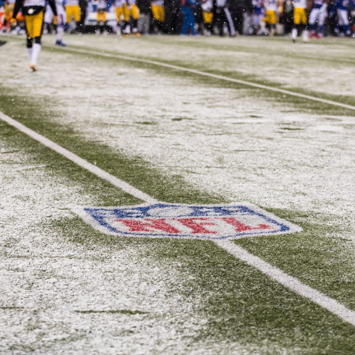 Steelers fans venture out in extreme temperatures in preparation for  Saturday's game