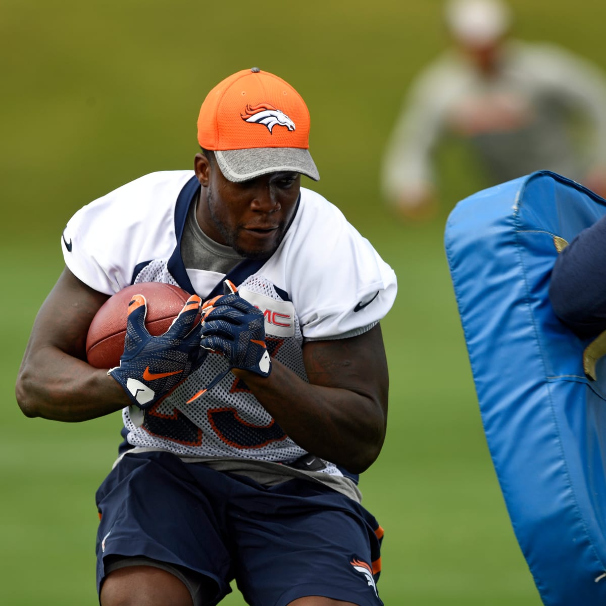 Former Denver Broncos RB Ronnie Hillman in hospice care - Mile