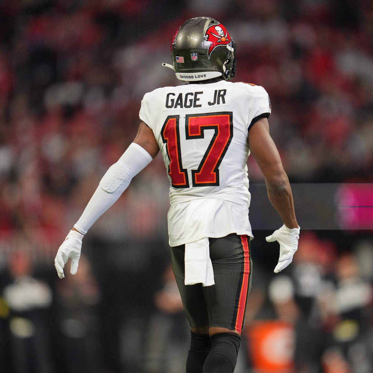 Buccaneers Wide Receiver Carted Off After Apparent Leg Injury