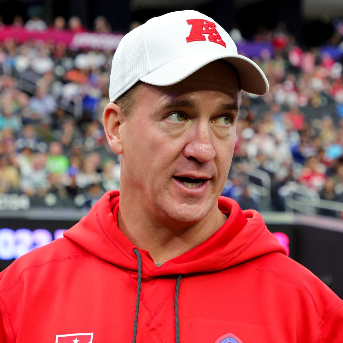 Peyton Manning Uses Bar Tabs To Inspire AFC At Pro Bowl Games