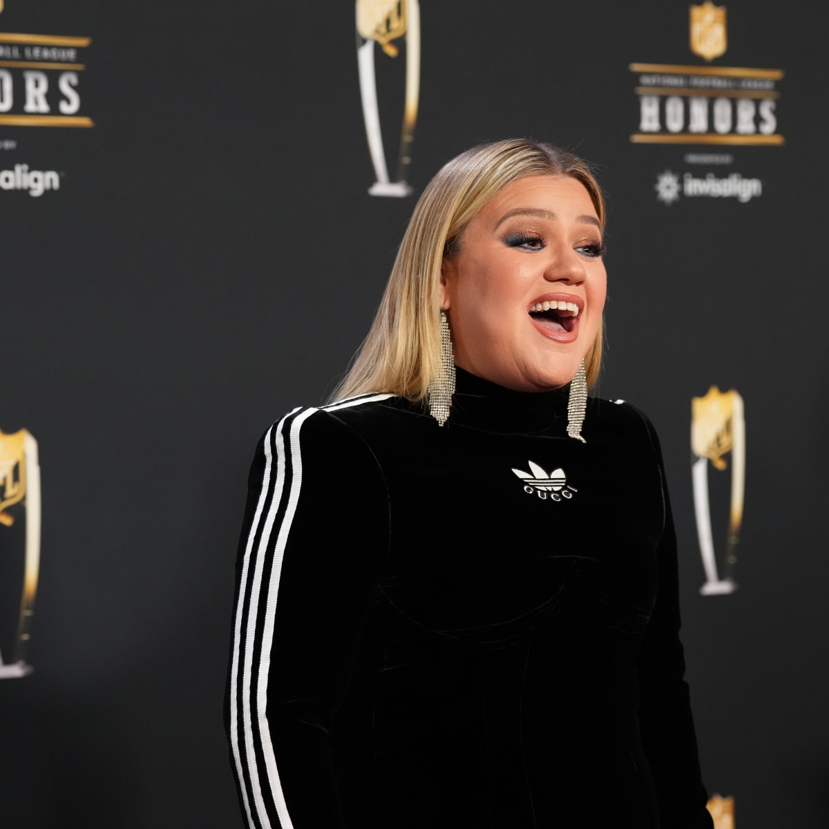 Kelly Clarkson Joked About Tom Brady Thirst Traps at NFL Honors