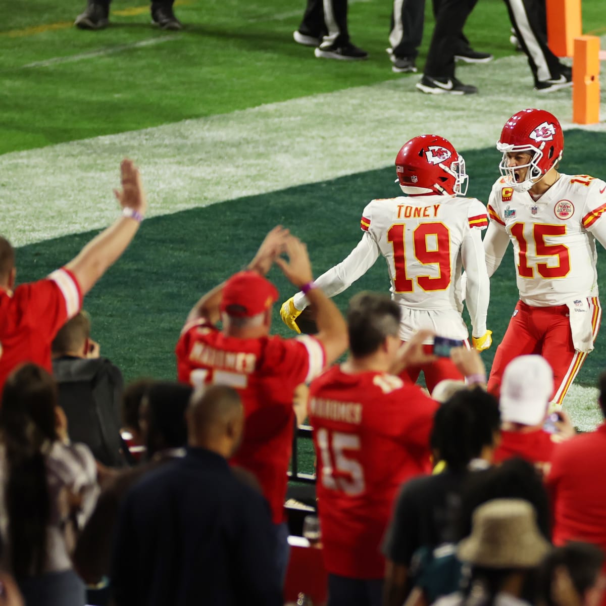 Chiefs win Super Bowl LVII; NFL world reacts to Mahomes' comeback, late  flag