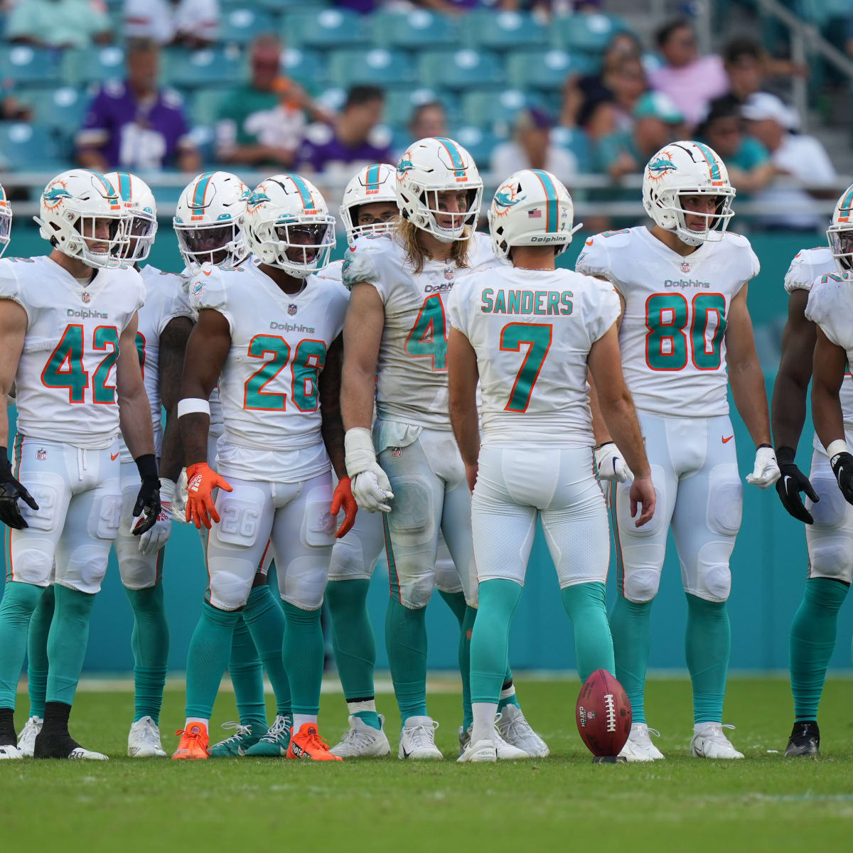 NFL insider on possibility of Dolphins trading for this Pro Bowler