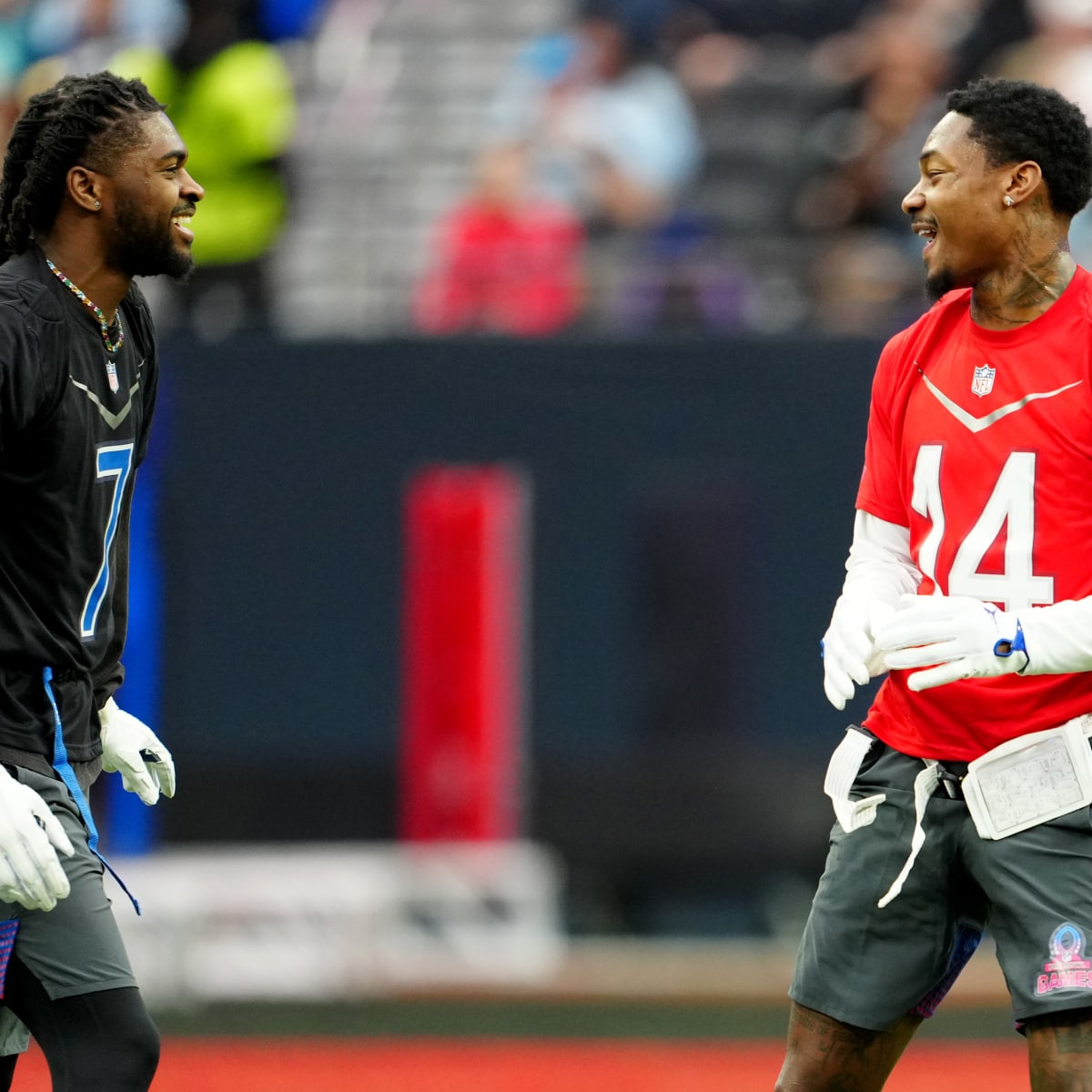 Bills' Stefon Diggs does jersey swap with brother Trevon at Pro Bowl