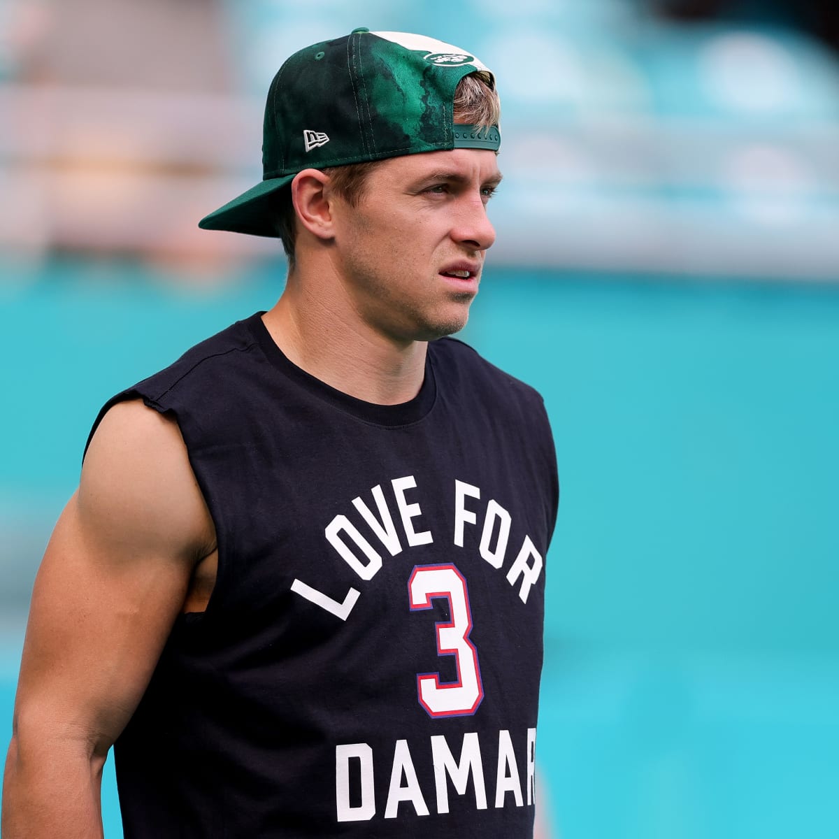 New York Jets wide receiver Braxton Berrios (10) warms up before