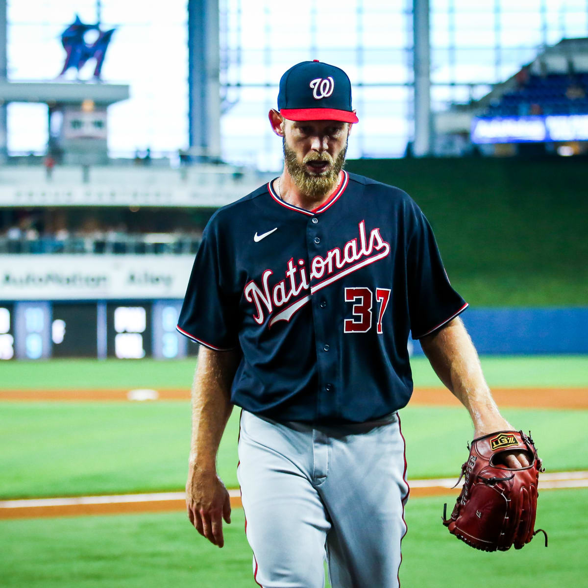 Washington Nationals star pitcher Stephen Strasburg has decided to retire:  source