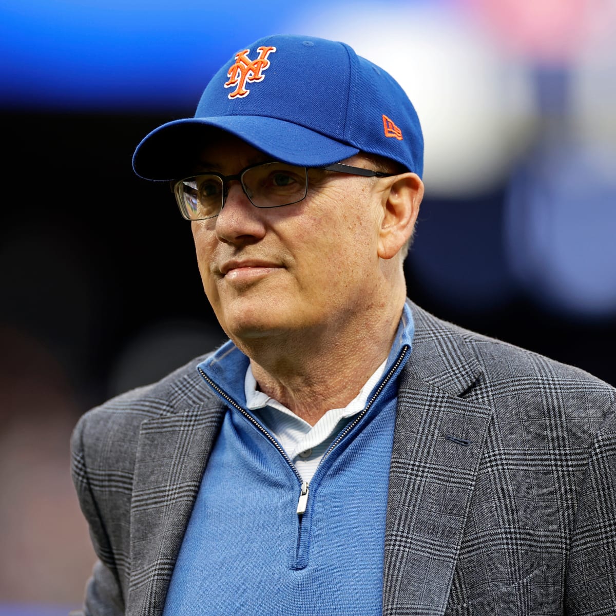 New York Mets manager Buck Showalter returning to the dugout after News  Photo - Getty Images