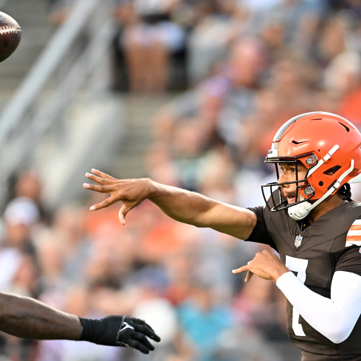 Browns third-string QB Josh Dobbs shows off athleticism, calmness