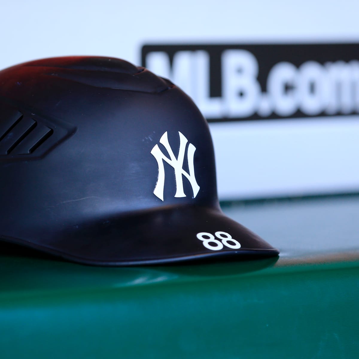 N.Y. Yankees sign Starr Insurance to sleeve patch deal