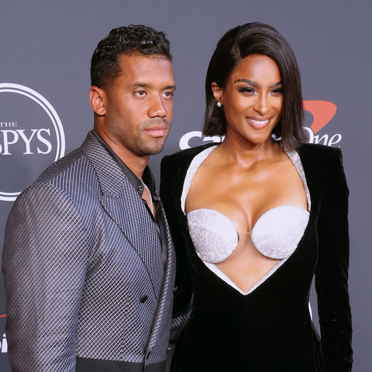 NFL World Reacts To The Bizarre Russell Wilson Video - The Spun