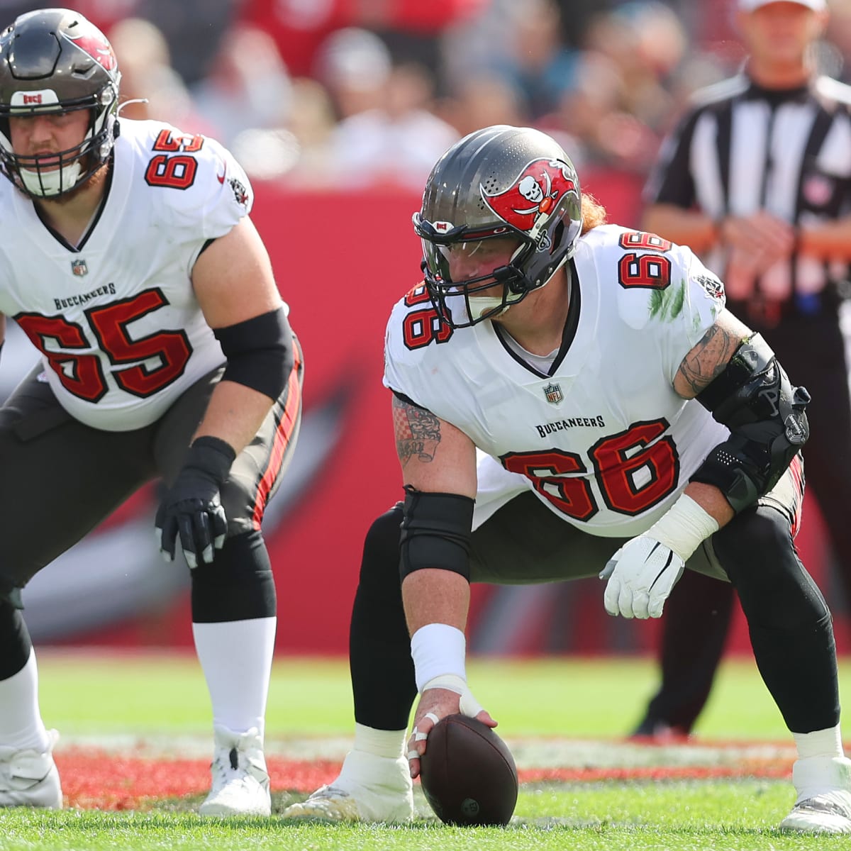 Tampa, Florida, USA. 8th Sep, 2019. Tampa Bay Buccaneers center Ryan Jensen  (66) warms up before the NFL game between the San Francisco 49ers and the Tampa  Bay Buccaneers held at Raymond